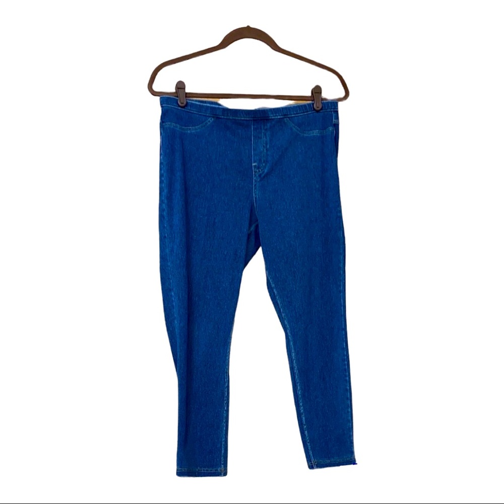 ✨NWOT✨Hue large mid rise jeans for women